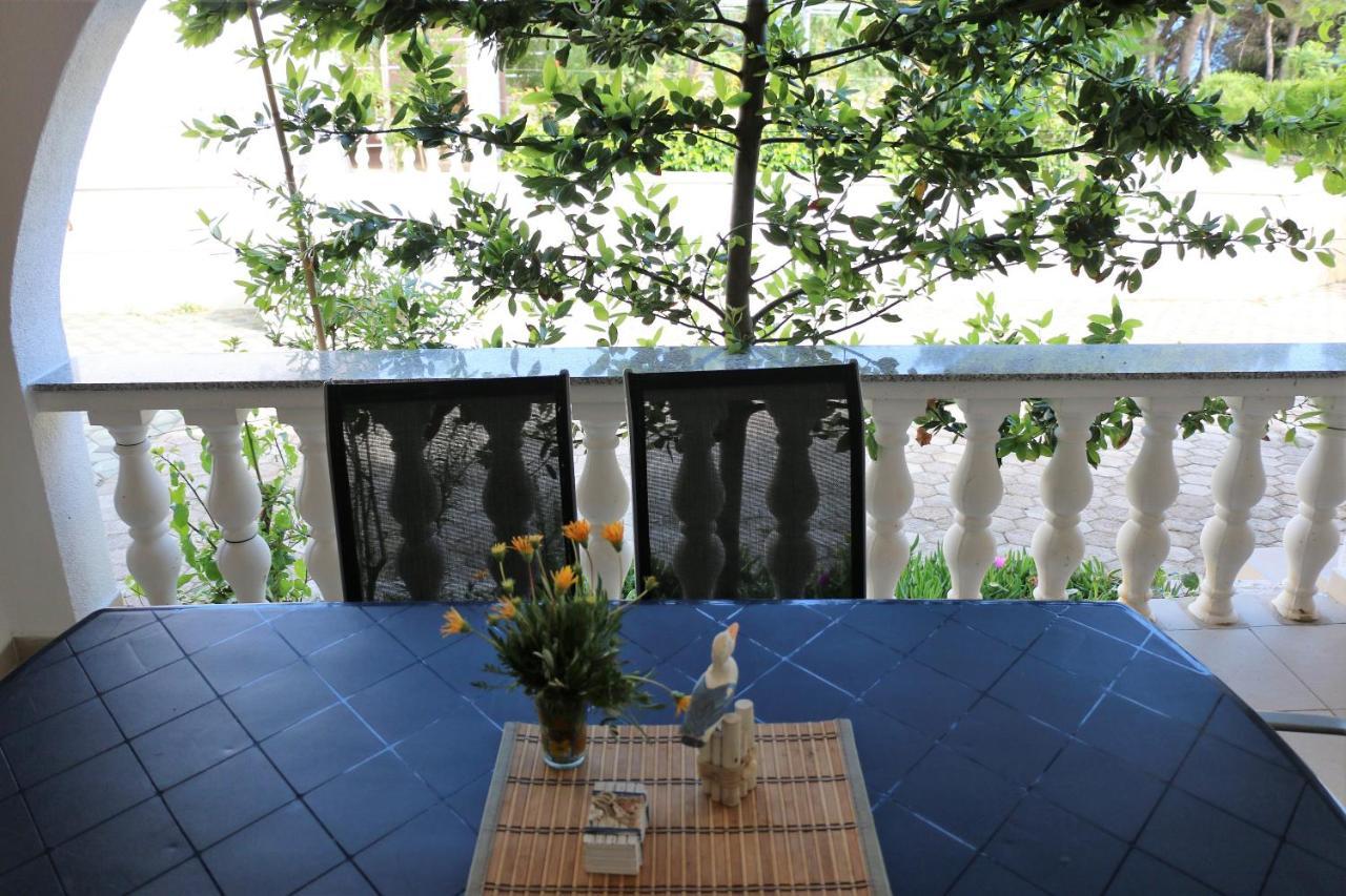 Apartments Vir Delfin Exterior photo