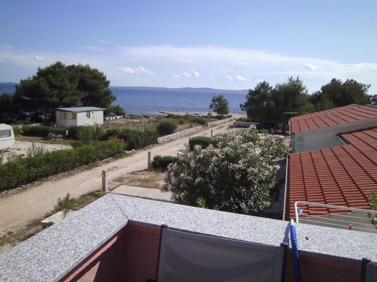 Apartments Vir Delfin Exterior photo