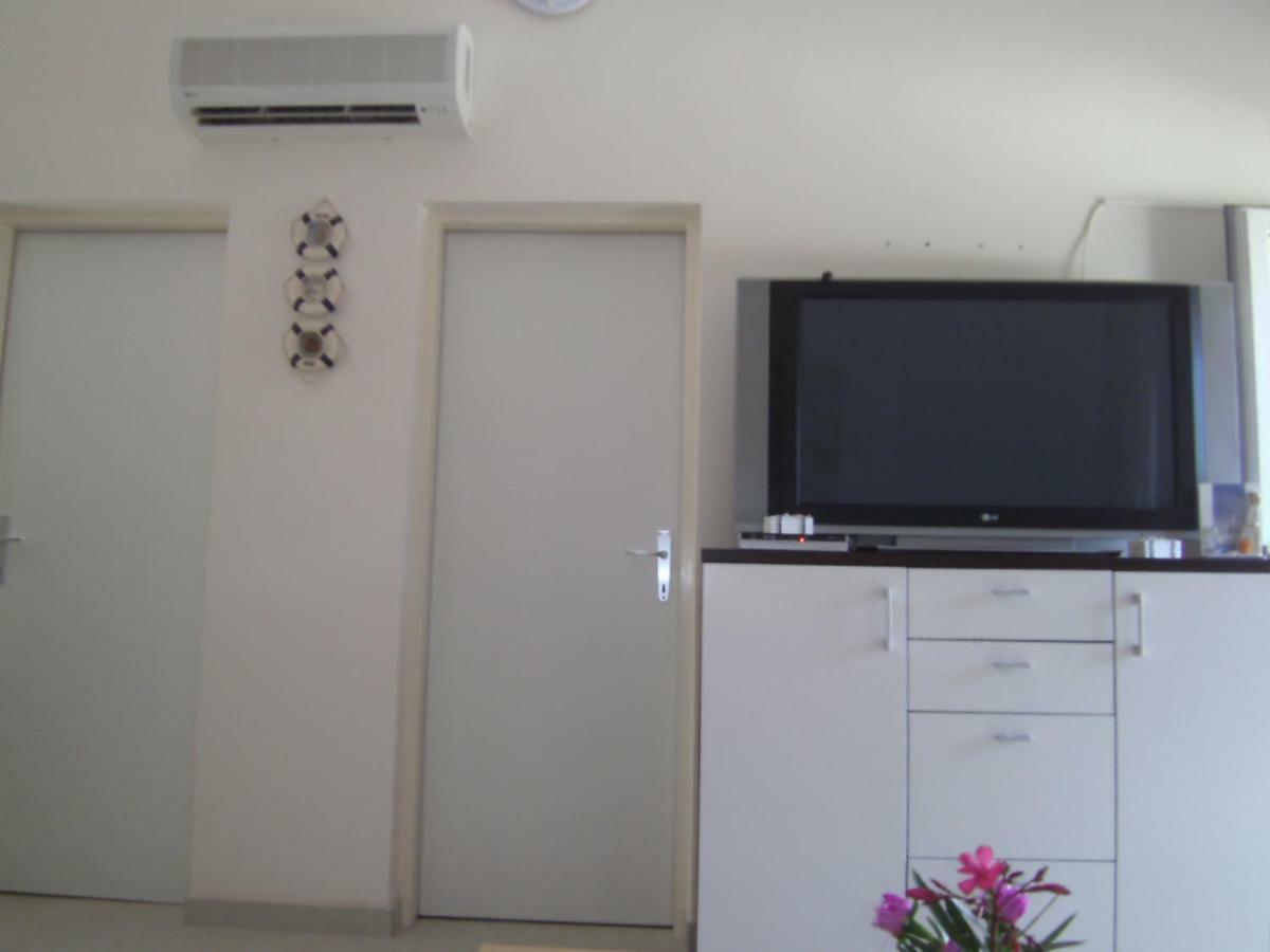 Apartments Vir Delfin Exterior photo