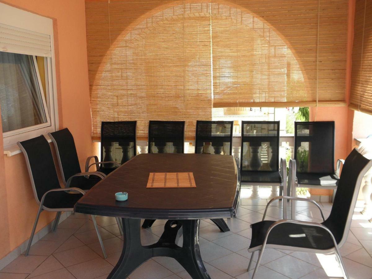 Apartments Vir Delfin Exterior photo
