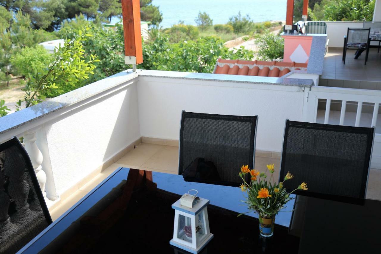 Apartments Vir Delfin Exterior photo