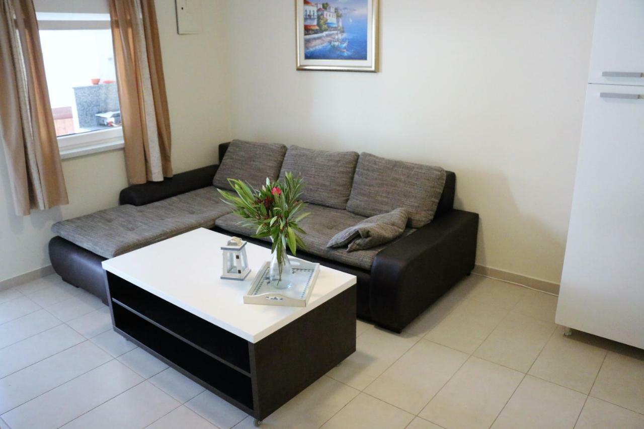 Apartments Vir Delfin Exterior photo