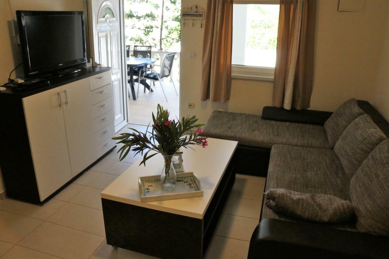 Apartments Vir Delfin Exterior photo
