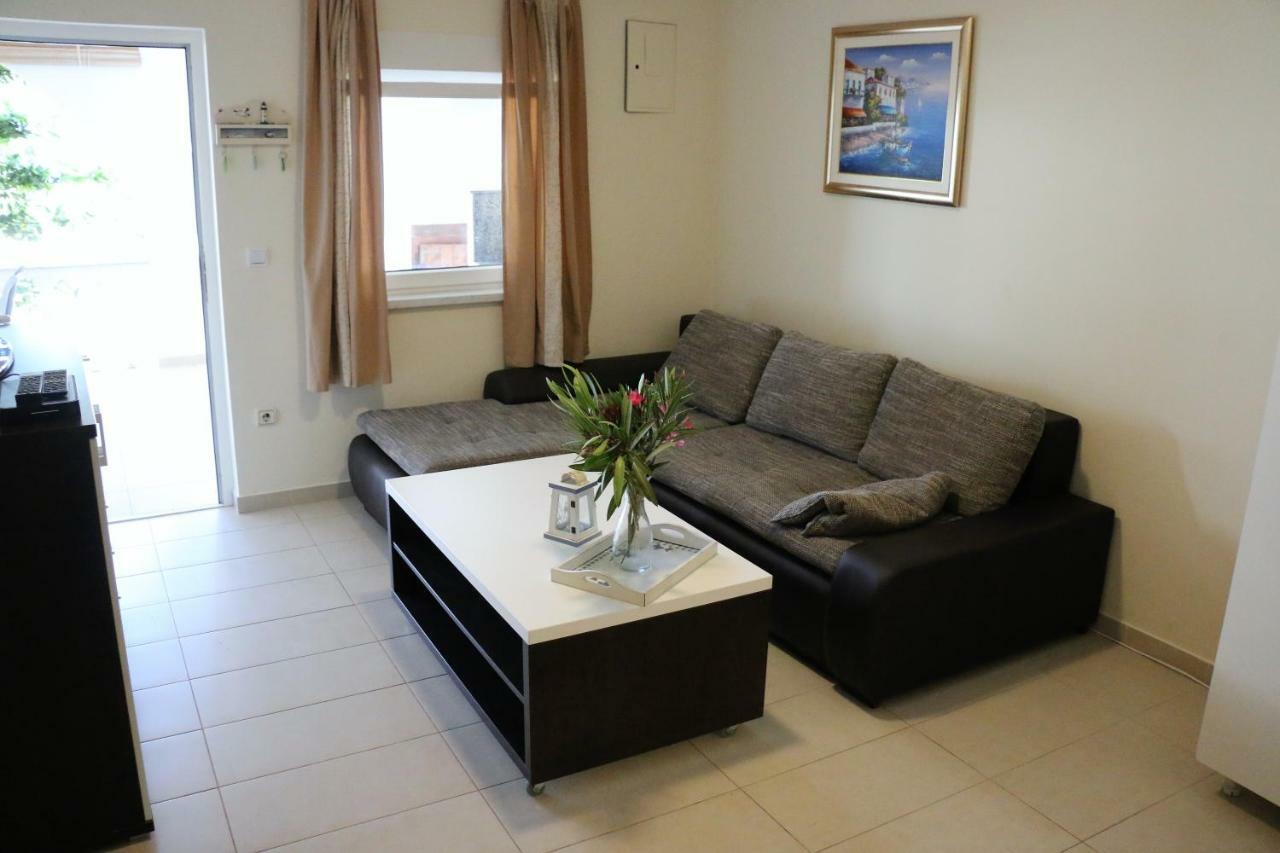 Apartments Vir Delfin Exterior photo