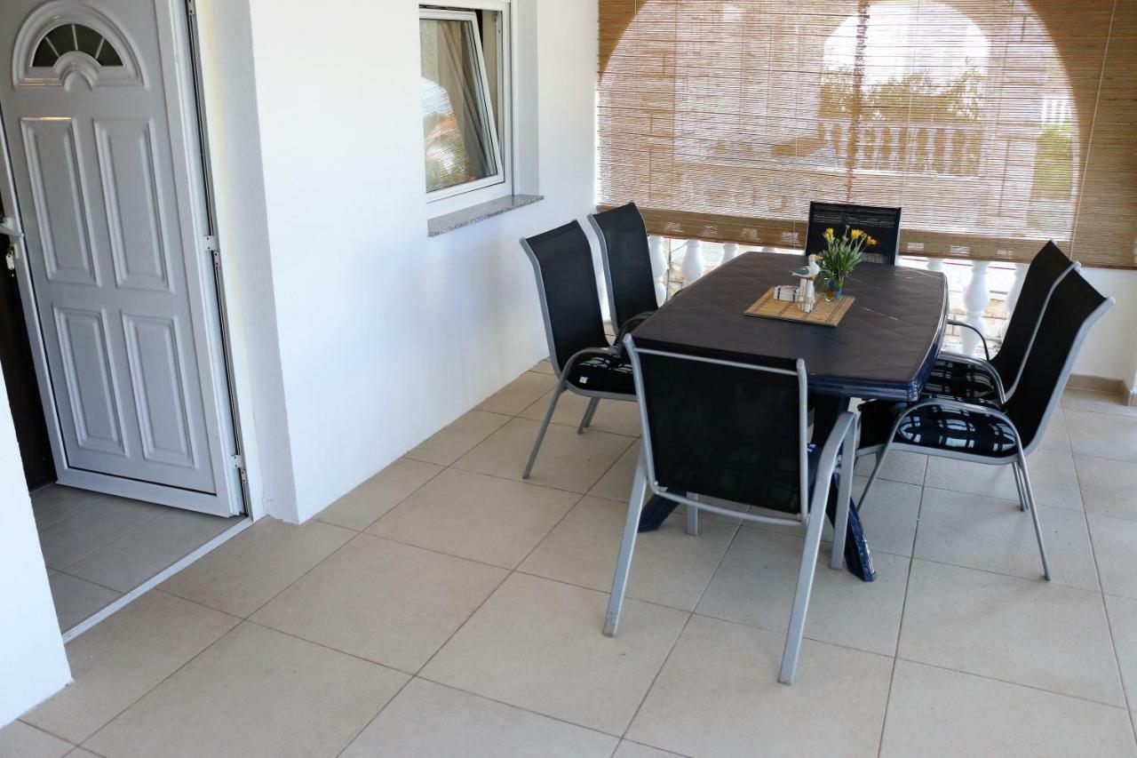 Apartments Vir Delfin Exterior photo