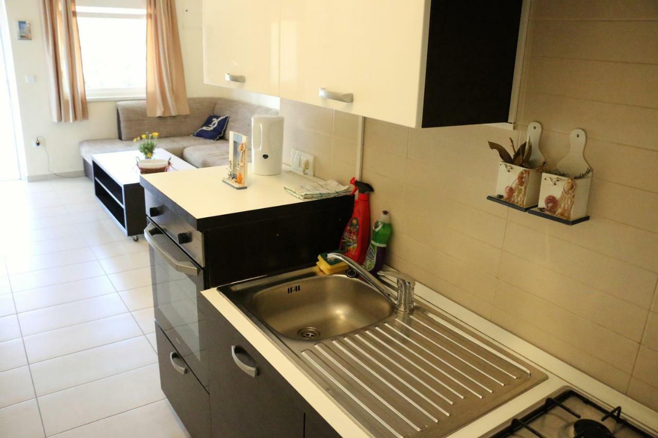 Apartments Vir Delfin Exterior photo